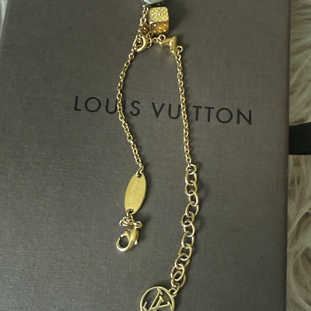 ❤️❤️❤️ Hard to find . Louis Vuitton Gold Chain Bracelet - Picture 6 of 11